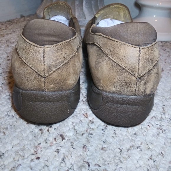 3/$18 Dansko Kim Distressed Brown Leather Shoes - Picture 5 of 9